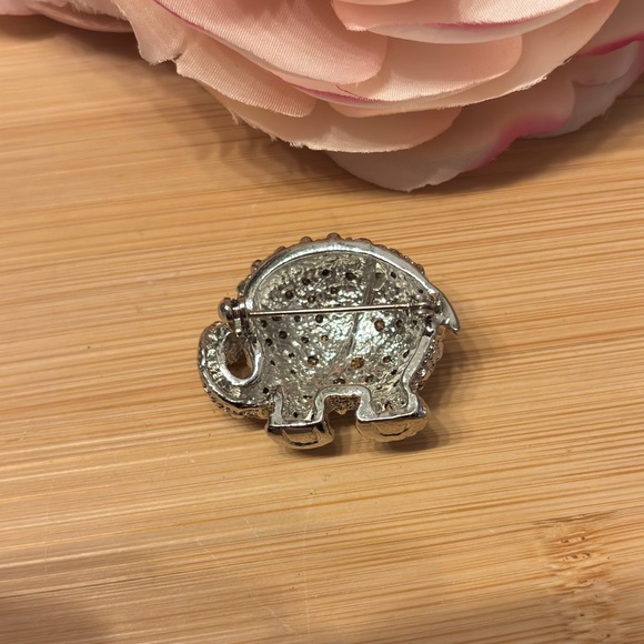 CLEARANCE: Rhinestone Elephant Brooch - Picture 3 of 6